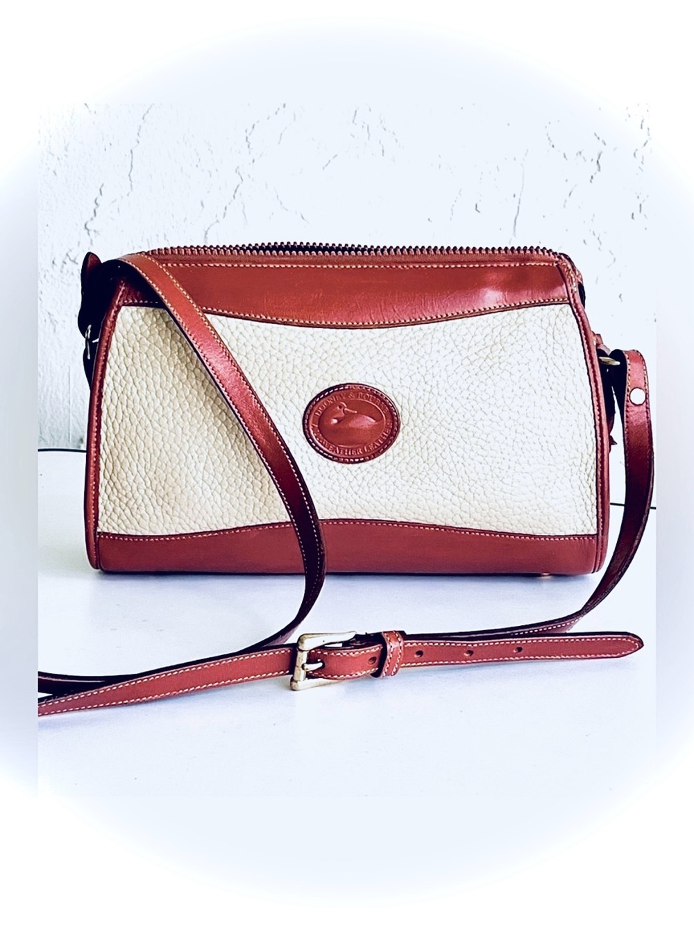 VINTAGE DOONEY & BOURKE FARMHOUSE COTTAGE BEIGE TAUPE/TAN TRIM CROSSBODY - Picture 2 of 15